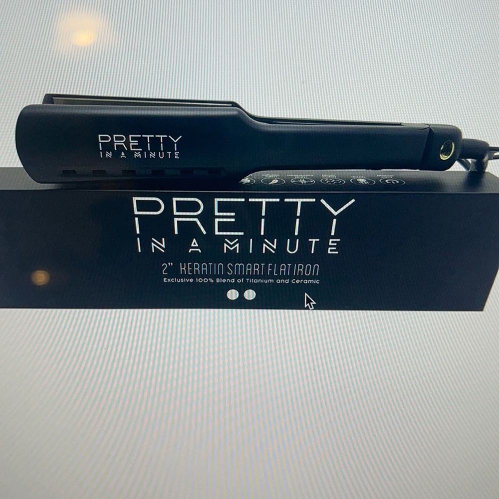 Pretty in a Minute 2” Keratin smart flat iron